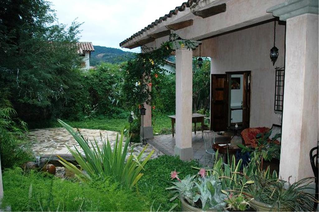 La Casa Rosada Bed & Breakfast Copan Ruinas Exterior photo